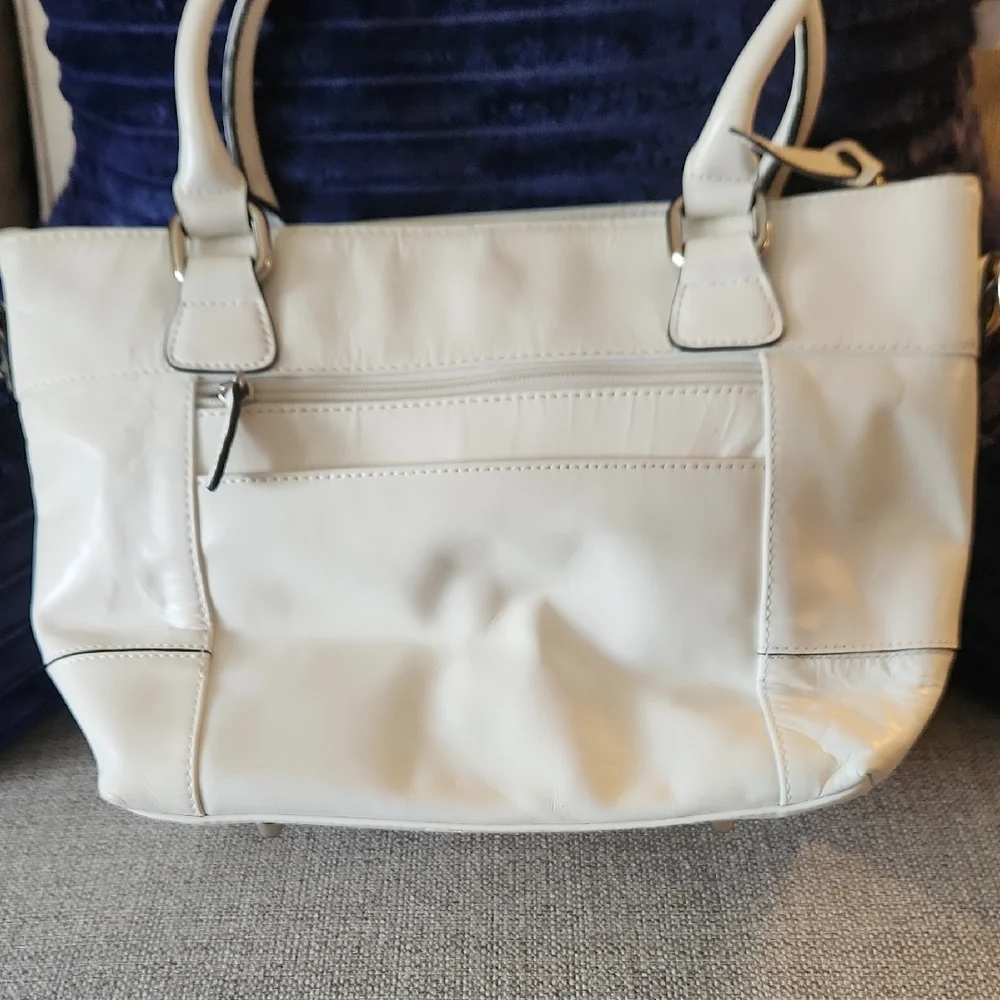 Giani Bernini White Leather Shoulder Tote - Picture 2 of 9